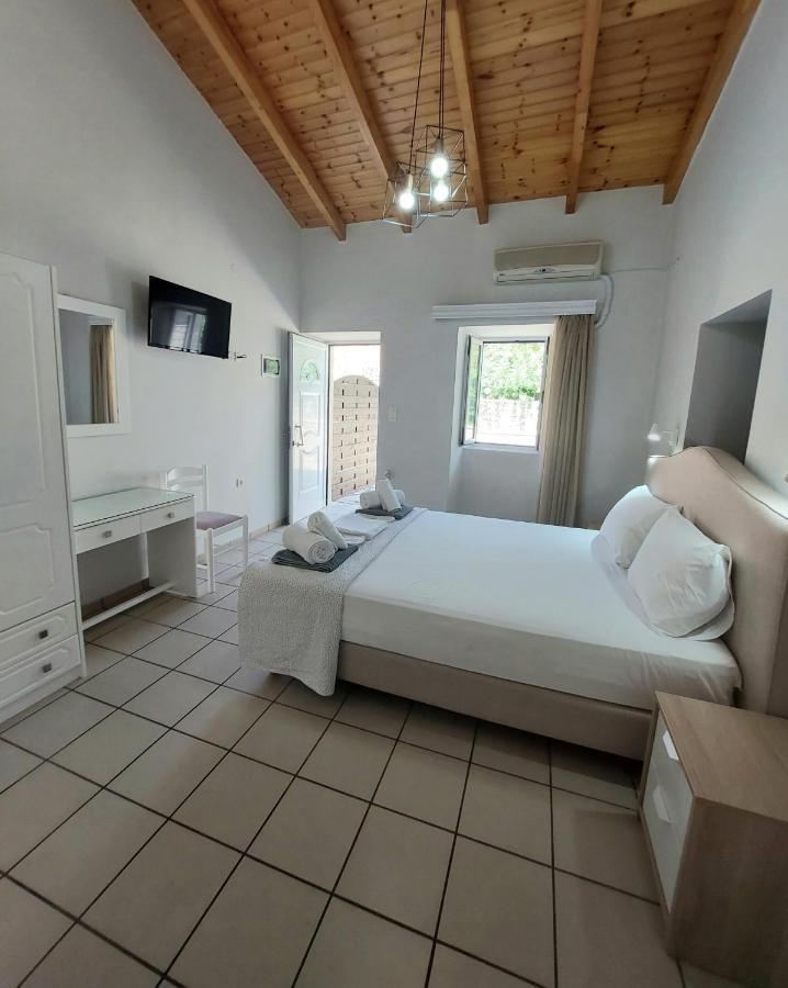 Electra Villa & Pool Studios Гайос Екстериор снимка